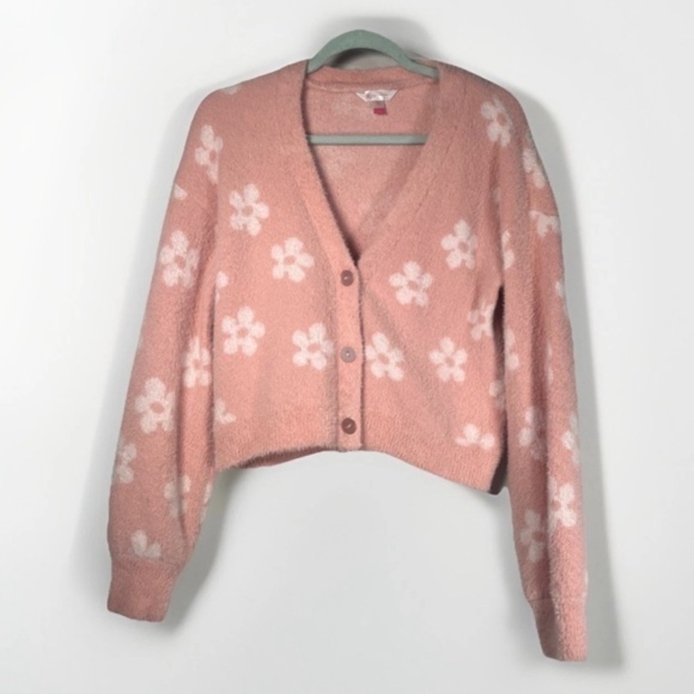 No Boundaries Womens Fuzzy Pink And White Flower Cropped Cardigan Sweater Large